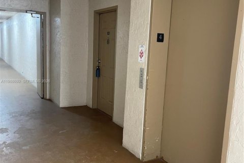 Снять в аренду кондоминиум в Майами, Флорида 2 спальни, 81.48м2, № 2049047 - фото 4