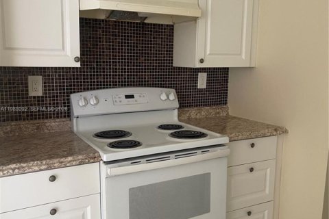 Снять в аренду кондоминиум в Майами, Флорида 2 спальни, 81.48м2, № 2049047 - фото 13