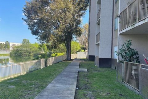 Кондоминиум с 2 спальнями в Майами, Флорида № 2049047