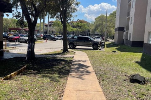 Снять в аренду кондоминиум в Майами, Флорида 2 спальни, 81.48м2, № 2049047 - фото 2