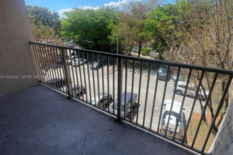 Снять в аренду кондоминиум в Майами, Флорида 2 спальни, 81.48м2, № 2049047 - фото 6