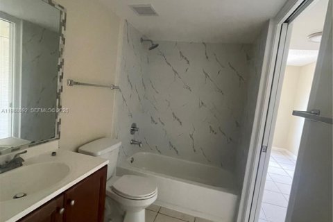 Снять в аренду кондоминиум в Майами, Флорида 2 спальни, 81.48м2, № 2049047 - фото 16