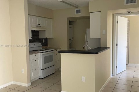 Снять в аренду кондоминиум в Майами, Флорида 2 спальни, 81.48м2, № 2049047 - фото 9