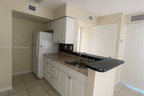 Снять в аренду кондоминиум в Майами, Флорида 2 спальни, 81.48м2, № 2049047 - фото 11