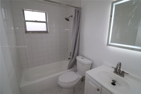 Apartamento en alquiler en Miami, Florida, 3 dormitorios, 102.19 m2 № 2031777 - foto 11
