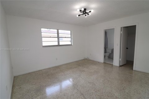 Apartamento en alquiler en Miami, Florida, 3 dormitorios, 102.19 m2 № 2031777 - foto 5