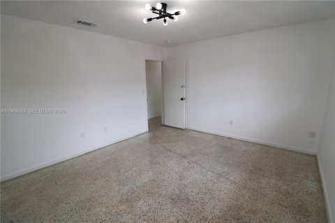 Apartamento en alquiler en Miami, Florida, 3 dormitorios, 102.19 m2 № 2031777 - foto 8