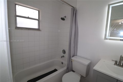 Apartamento en alquiler en Miami, Florida, 3 dormitorios, 102.19 m2 № 2031777 - foto 6