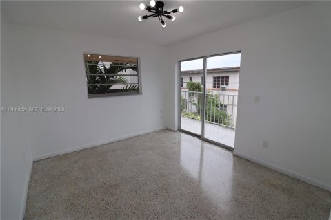 Apartamento en alquiler en Miami, Florida, 3 dormitorios, 102.19 m2 № 2031777 - foto 12