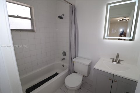 Apartamento en alquiler en Miami, Florida, 3 dormitorios, 102.19 m2 № 2031777 - foto 7