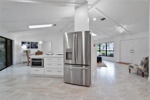 Villa ou maison à vendre à Homosassa, Floride: 3 chambres, 187.66 m2 № 2410434 - photo 7