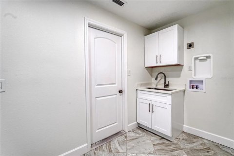Villa ou maison à vendre à Homosassa, Floride: 3 chambres, 187.66 m2 № 2410434 - photo 19