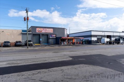 Immobilier commercial à vendre à Hialeah, Floride № 2049153 - photo 9