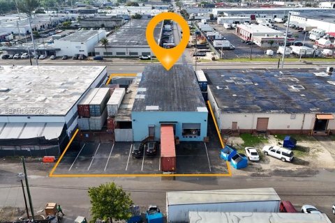 Immobilier commercial à vendre à Hialeah, Floride № 2049153 - photo 1