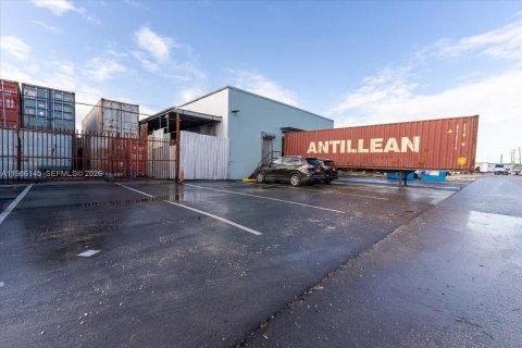 Immobilier commercial à vendre à Hialeah, Floride № 2049153 - photo 17