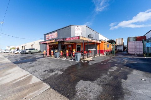 Immobilier commercial à vendre à Hialeah, Floride № 2049153 - photo 12