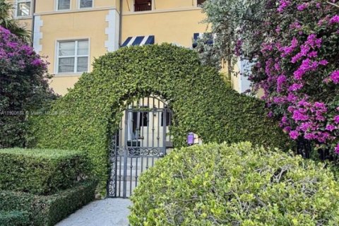 Condo in Miami Beach, Florida, 1 bedroom № 2081699 - photo 13