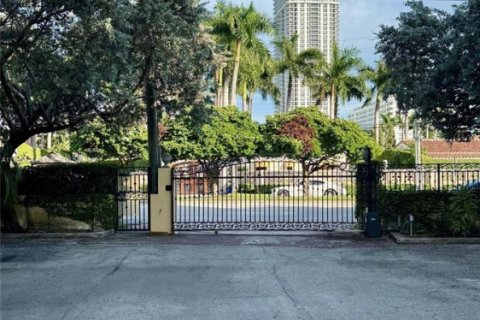 Condo in Miami Beach, Florida, 1 bedroom № 2081699 - photo 6