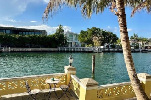 Condo in Miami Beach, Florida, 1 bedroom № 2081699 - photo 18