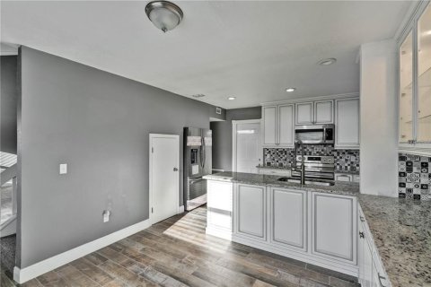Casa en venta en Orlando, Florida, 4 dormitorios, 213.21 m2 № 2120210 - foto 8