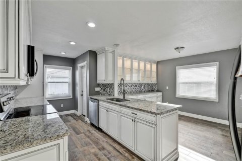 Casa en venta en Orlando, Florida, 4 dormitorios, 213.21 m2 № 2120210 - foto 9