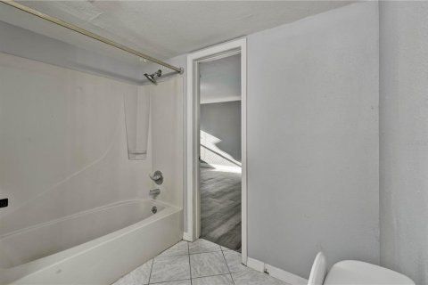 Casa en venta en Orlando, Florida, 4 dormitorios, 213.21 m2 № 2120210 - foto 15