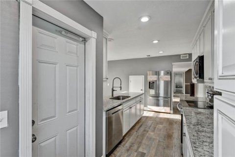 Casa en venta en Orlando, Florida, 4 dormitorios, 213.21 m2 № 2120210 - foto 10