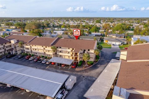 Condo in Port Charlotte, Florida, 2 bedrooms  № 1792793 - photo 3