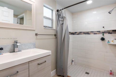 House in Wilton Manors, Florida 4 bedrooms, 183.3 sq.m. № 1709366 - photo 22