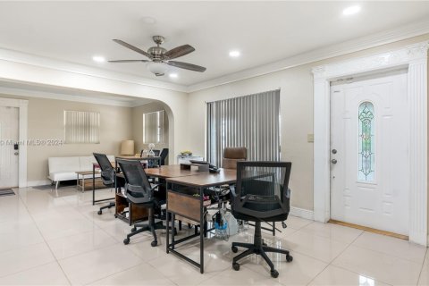 House in Wilton Manors, Florida 4 bedrooms, 183.3 sq.m. № 1709366 - photo 14