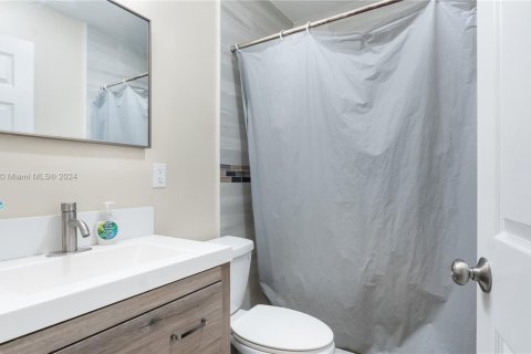 House in Wilton Manors, Florida 4 bedrooms, 183.3 sq.m. № 1709366 - photo 30