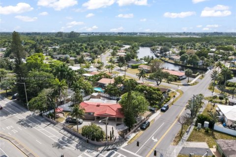 House in Wilton Manors, Florida 4 bedrooms, 183.3 sq.m. № 1709366 - photo 25