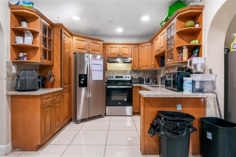 House in Wilton Manors, Florida 4 bedrooms, 183.3 sq.m. № 1709366 - photo 1