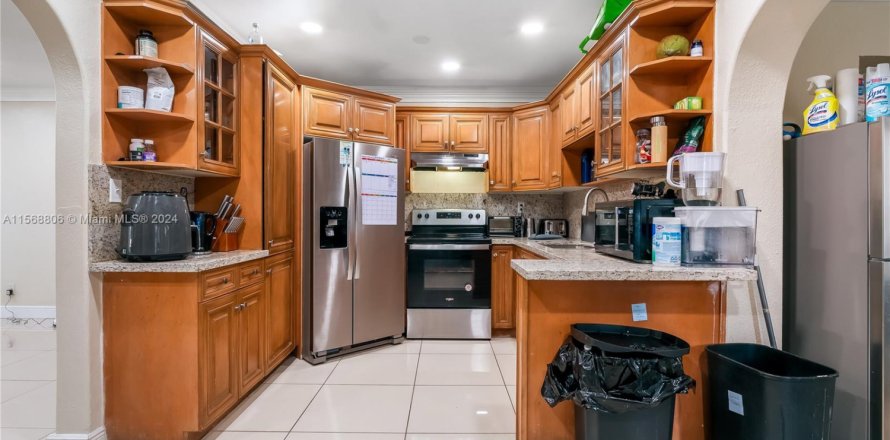 House in Wilton Manors, Florida 4 bedrooms, 183.3 sq.m. № 1709366