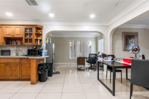 House in Wilton Manors, Florida 4 bedrooms, 183.3 sq.m. № 1709366 - photo 3