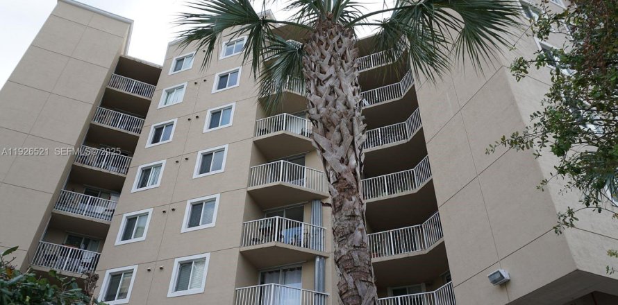 Condominio en Miami, Florida, 2 dormitorios  № 1992814