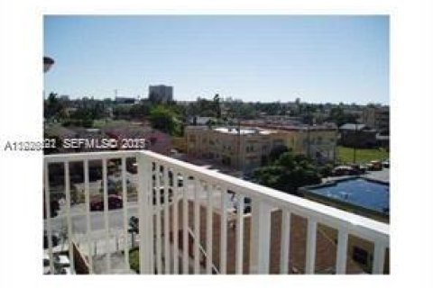 Condominio en alquiler en Miami, Florida, 2 dormitorios, 82.87 m2 № 1992814 - foto 6