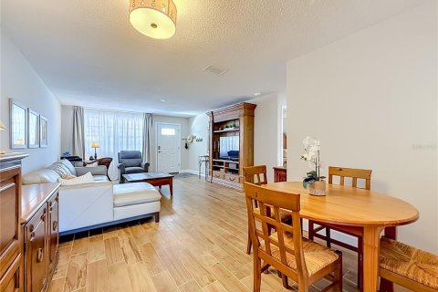 Condo in Gulfport, Florida, 2 bedrooms  № 2151494 - photo 9