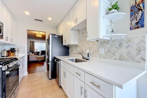 Condo in Gulfport, Florida, 2 bedrooms  № 2151494 - photo 15