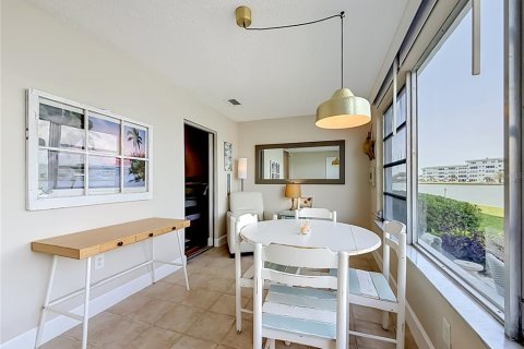 Condo in Gulfport, Florida, 2 bedrooms  № 2151494 - photo 20