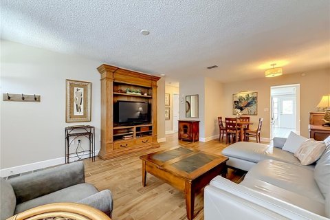 Condo in Gulfport, Florida, 2 bedrooms  № 2151494 - photo 4