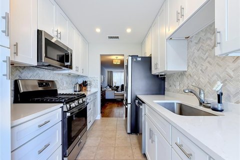 Condo in Gulfport, Florida, 2 bedrooms  № 2151494 - photo 10