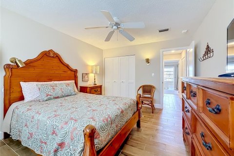 Condo in Gulfport, Florida, 2 bedrooms  № 2151494 - photo 28