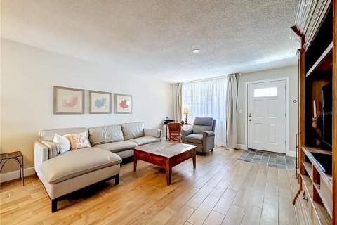Condo in Gulfport, Florida, 2 bedrooms  № 2151494 - photo 6