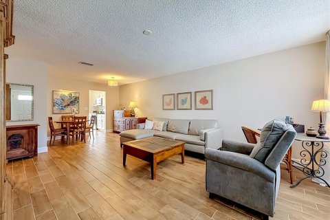 Condo in Gulfport, Florida, 2 bedrooms  № 2151494 - photo 2