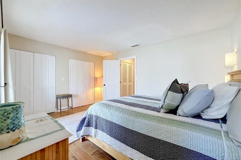 Condo in Gulfport, Florida, 2 bedrooms  № 2151494 - photo 24