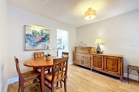 Condo in Gulfport, Florida, 2 bedrooms  № 2151494 - photo 7