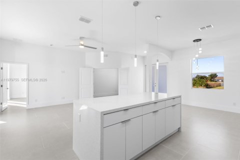 Villa ou maison à vendre à Lehigh Acres, Floride: 4 chambres № 2046139 - photo 6