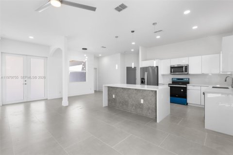 Villa ou maison à vendre à Lehigh Acres, Floride: 4 chambres № 2046139 - photo 13