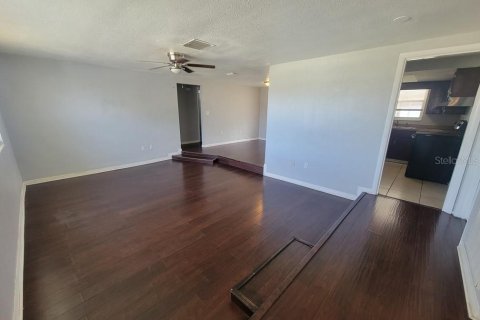 House in New Port Richey, Florida 3 bedrooms, 125.42 sq.m. № 1904350 - photo 2